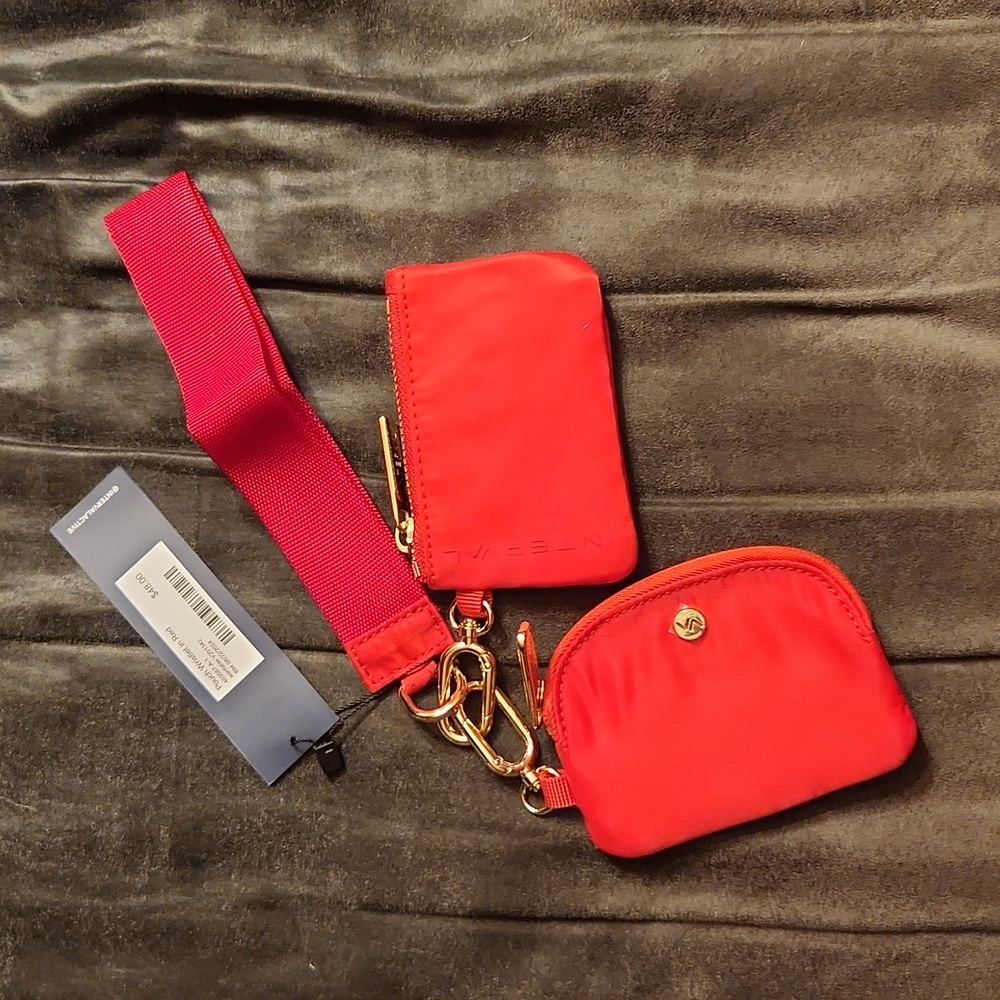Pouch wristlet